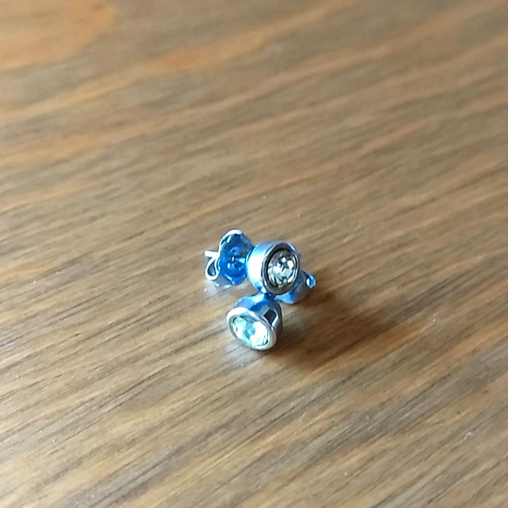 🌻 Silver Post Earrings